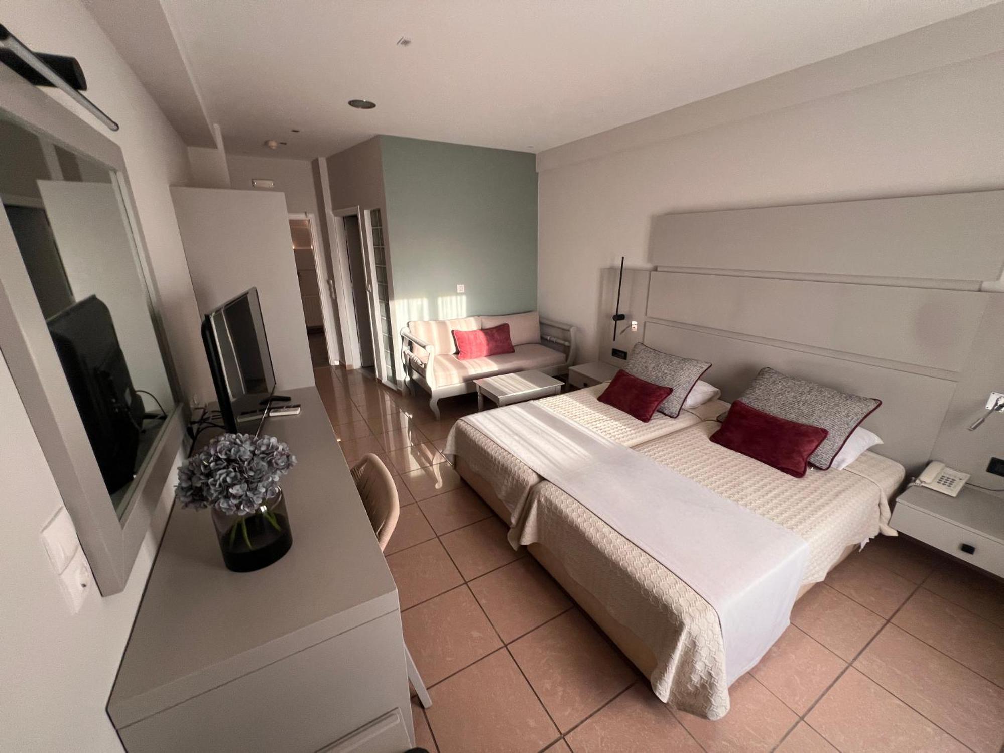 Theoxenia Caldera 4*